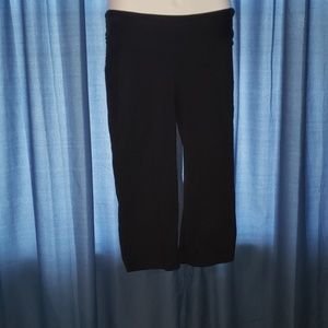 Black exercise/shaping capri
